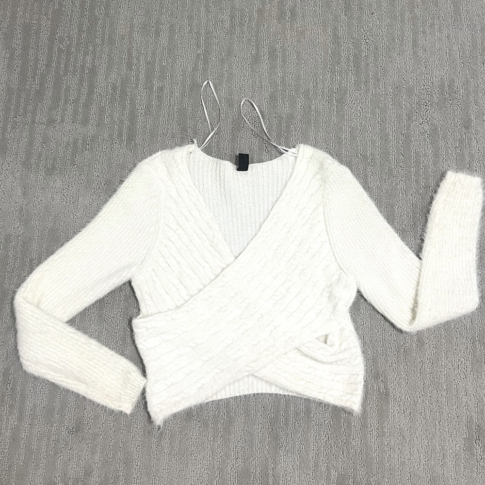 Selling this off-the-shoulder (optional) sweater, very cozy!